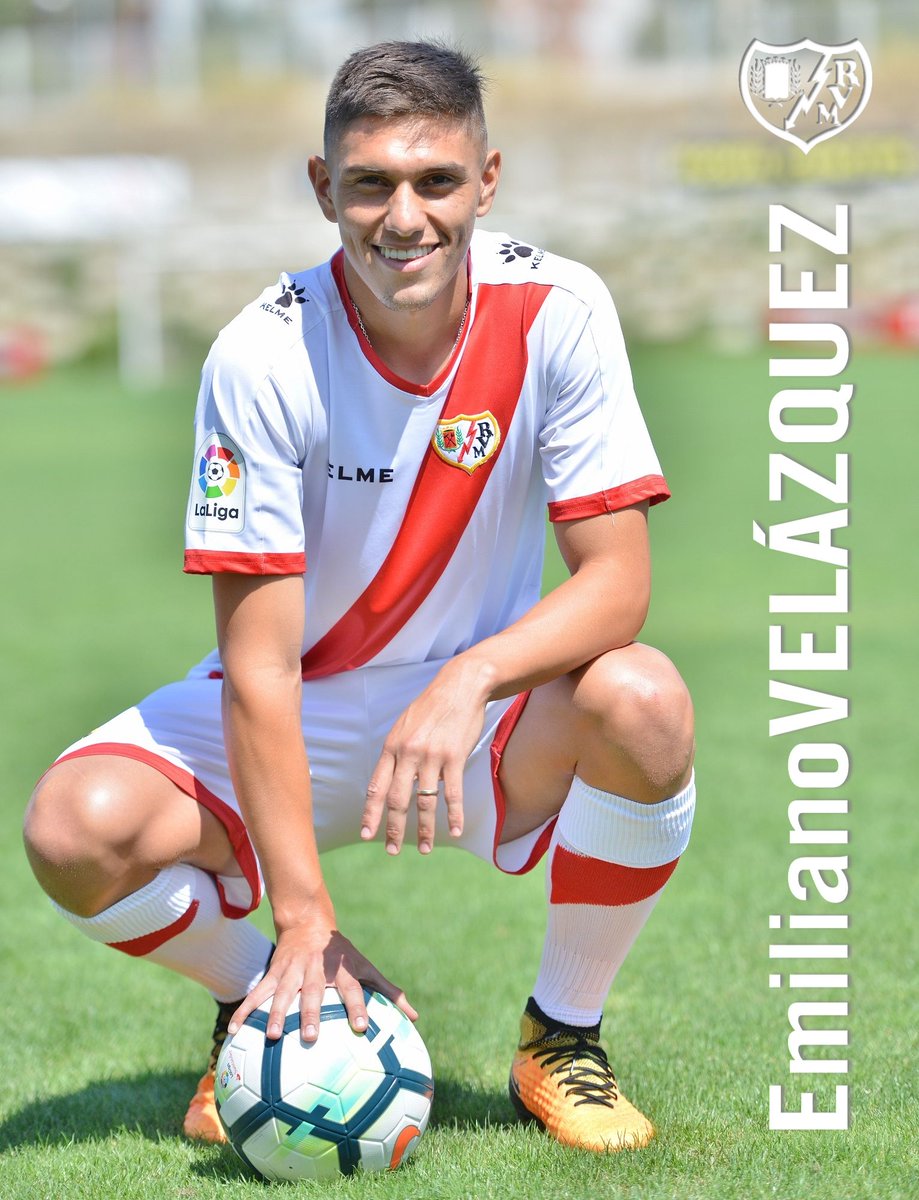 RayoVallecano's tweet photo. 📷⚡️¡Bienvenido @velazquezemi! ⚪️🔴⚪️ https://t.co/RdwpOAgjjy