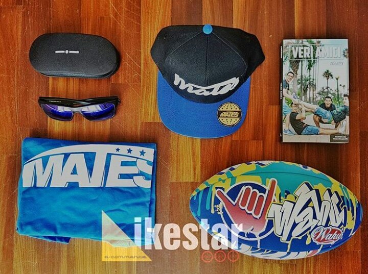 likestar_it's tweet photo. @VegasYouTube DressCode.. 
-SnapBack Nero/Blu Scritta Bianca 
-TShirt Special Blu 
-Libro Veri Amici (con le firme dei Mates)
likestar.it https://t.co/Rxcelpmgqq