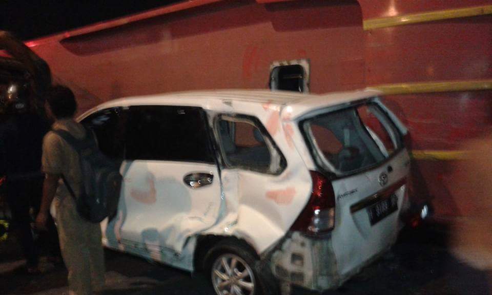 SekitarKudus's tweet photo. Kecelakaan di bangjo Tanjung , bus Indonesia dari arah surabaya rem blong , belum ada info mengenai jumlah korban https://t.co/0tlt1HZayy