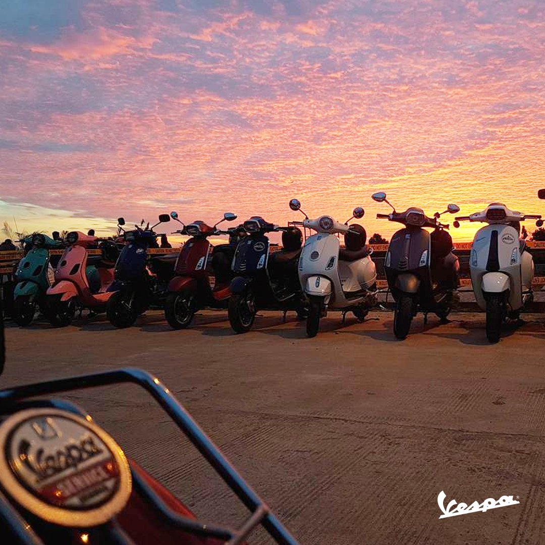 Vespa_IND's tweet photo. Kumpulin teman-temanmu & kejar senja! Jangan lupa tag dan mention @vespa_ind ya! (IG @move_mks) #ColorsOfVespa #Vespawesome #VespaIndonesia https://t.co/t6XcwtM2yA