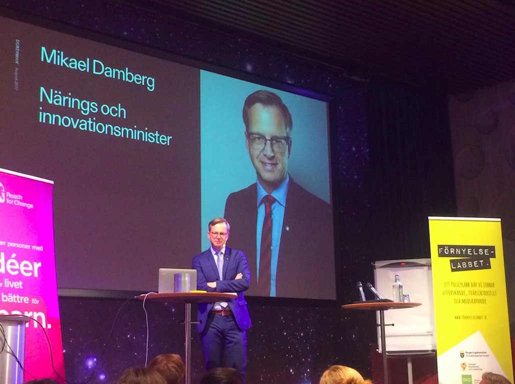 AshokaNordic's tweet photo. Näringslivsmin. @mikaeldamberg pratar om samhällsinnov. som nyckel till förändring. För långsiktig imp. är uppskalning viktig #sammanhacket https://t.co/arr5BChmsD