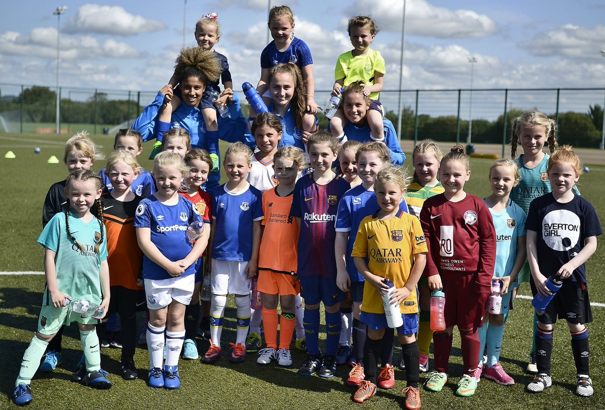 EvertonWomen's tweet photo. 🙌🏼 | The whole @EvertonLadies squad joined more than 200 girls aged 5-15 at the recent Academy Experience Day.

➡️ https://t.co/2LeY2KEiGp https://t.co/FPKJ2JUj3O