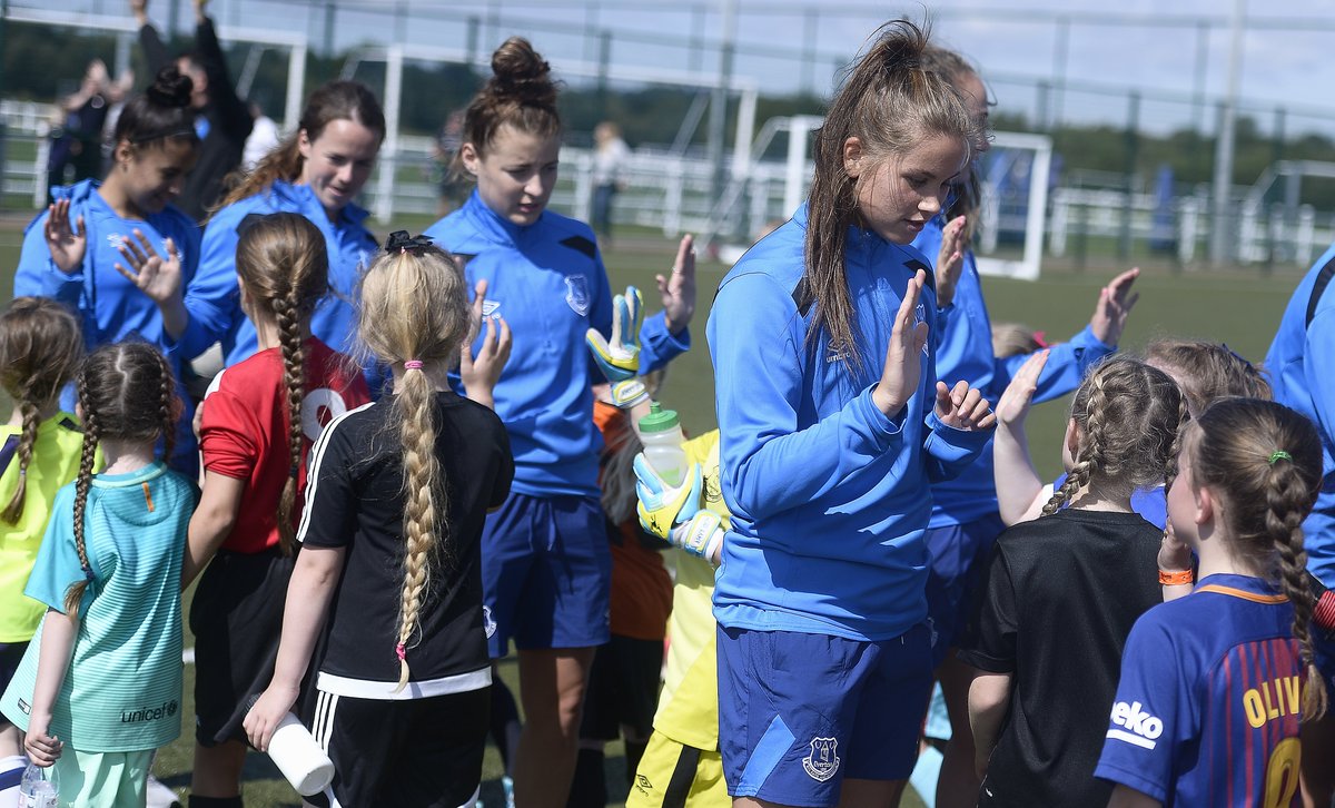 EvertonWomen's tweet photo. 🙌🏼 | The whole @EvertonLadies squad joined more than 200 girls aged 5-15 at the recent Academy Experience Day.

➡️ https://t.co/2LeY2KEiGp https://t.co/FPKJ2JUj3O