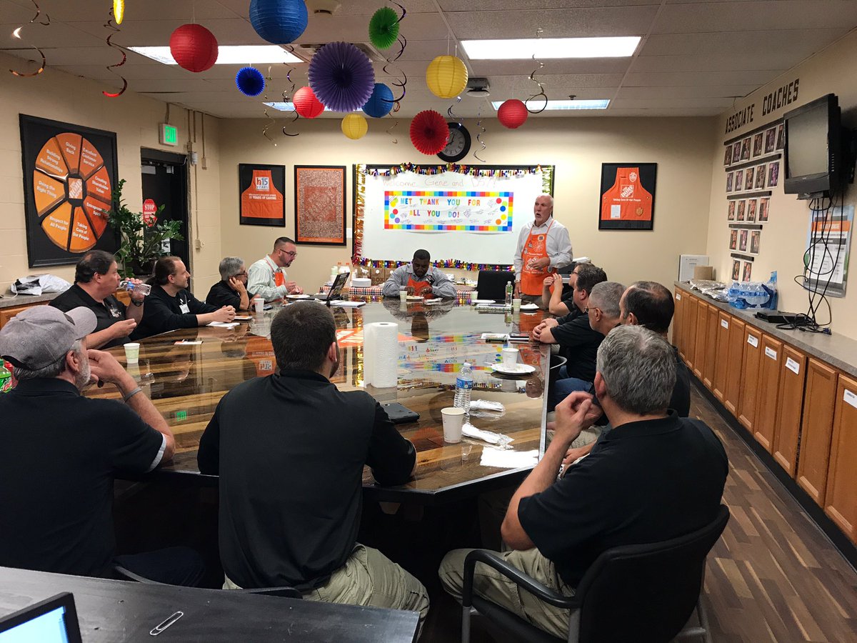 BHommerbocker's tweet photo. Thank you MET!!  Great to have Gene with us today  @gene_barlow @islandkemper https://t.co/rSqPc70Xcp