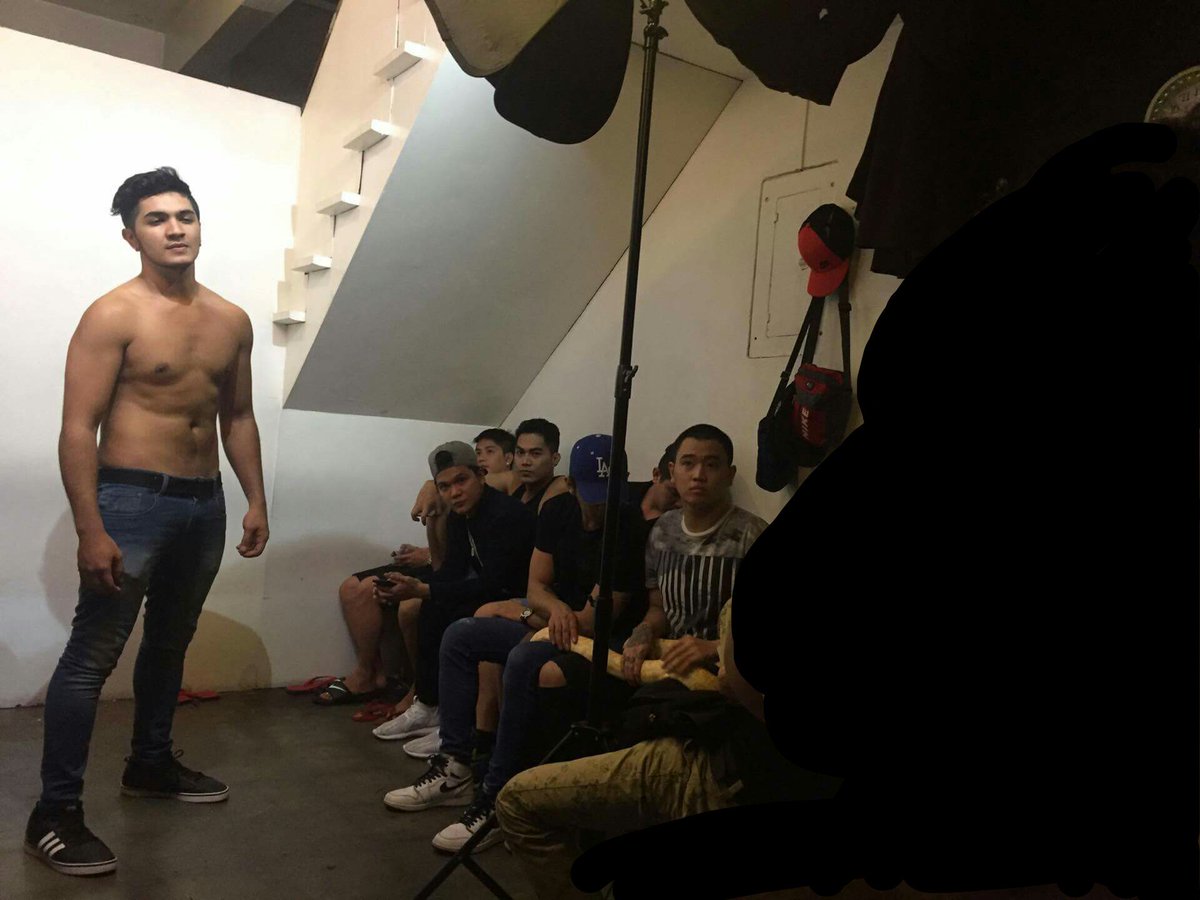 ArdricPhotog's tweet photo. Model Jacob BTS for my Photoshoot for 96 Essensa Spa last sat night #ardric #photography #original #bts #96essensaspa https://t.co/EfyPOGNtpC