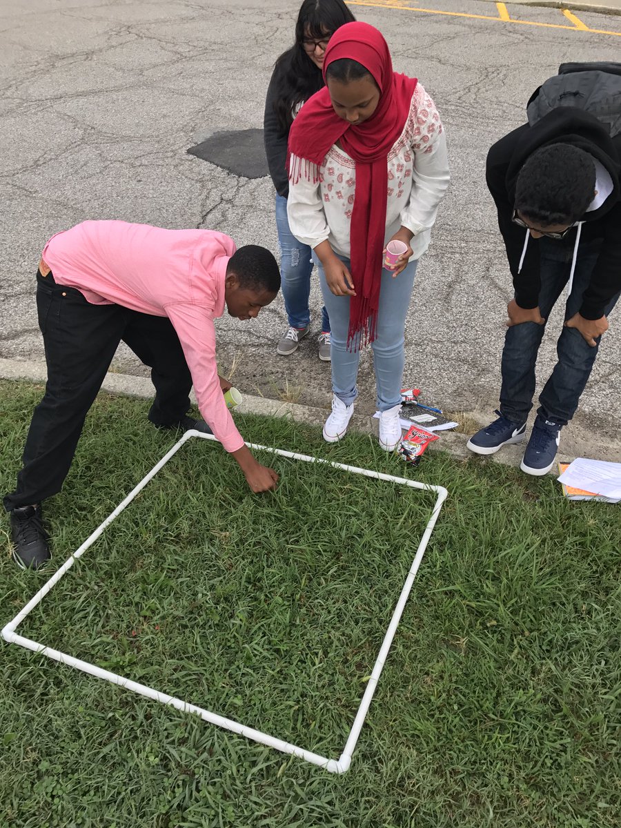 PSI_Principal's tweet photo. @coachryan35 taking Biology outside for hands on work with population density. #deeperlearning #dossnation https://t.co/RizazqyhoW