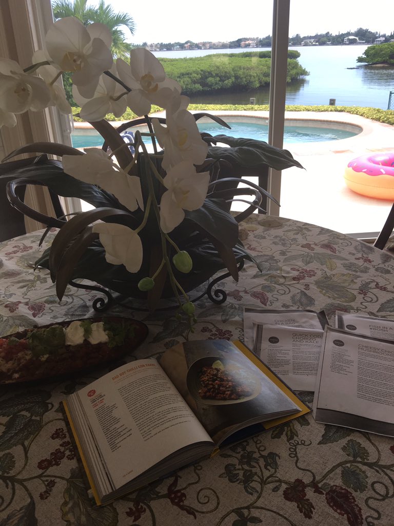 ssmiththeoldpo's tweet photo. @thebodycoach New ๐taken on hols to Sarasota along with pages from other 3 books. Have to say some food hard to find but stayed #lean14 days. https://t.co/5T6BpCjZCc