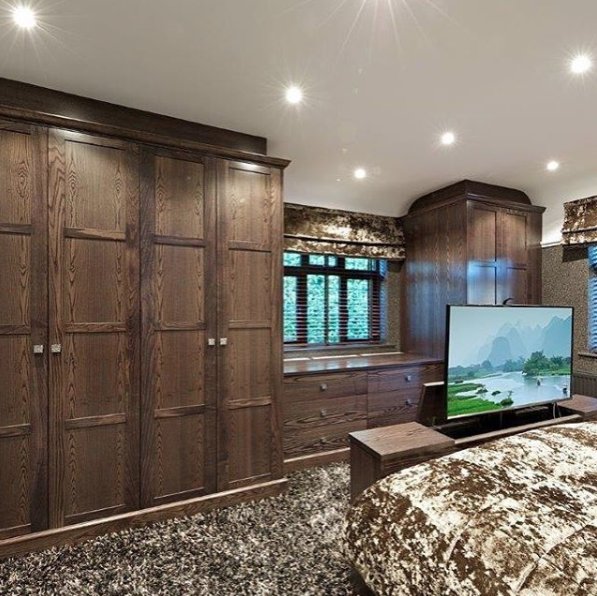 WoodWorksOnline's tweet photo. Moody bedroom that would be perfect in a bachelor pad! #bedroomgoals #bespoke #thewoodworksbest #madeinengland #closet https://t.co/oJbO2Cr1sk