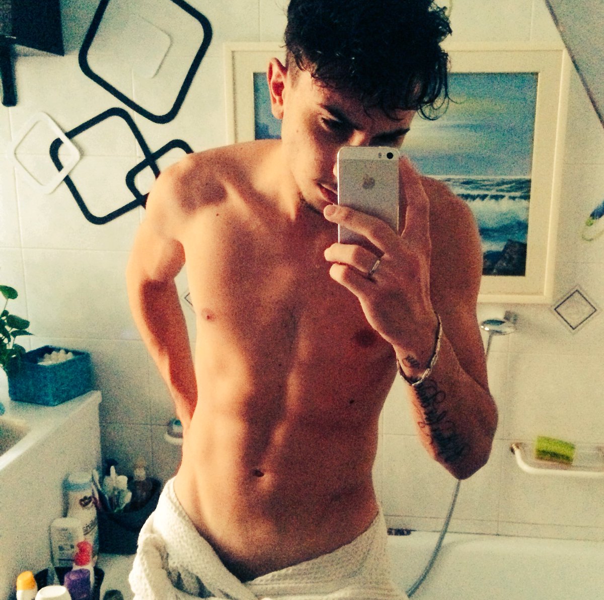 RiccardoColel's tweet photo. #DopoDoccia #scatti #Io #RiccardoColella #yhea #good #followMe https://t.co/5JZ1g0bnaQ