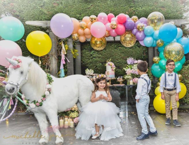 We are perfectly smitten by this Outdoor Unicorn Birthday Party. 
#unicorn #birthdayparty #themeparty #especialz
especialz.com/outdoor-unicor…