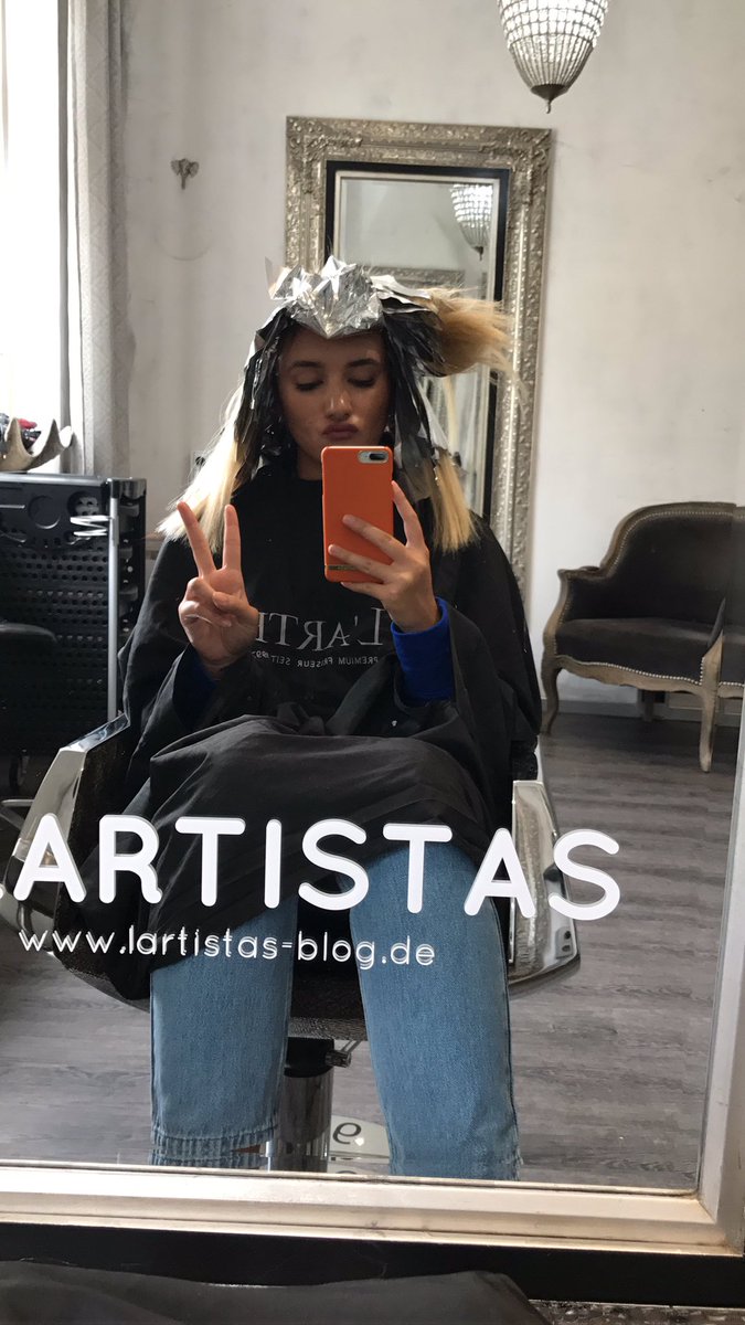 Sitze gerade beim Friseur 😳