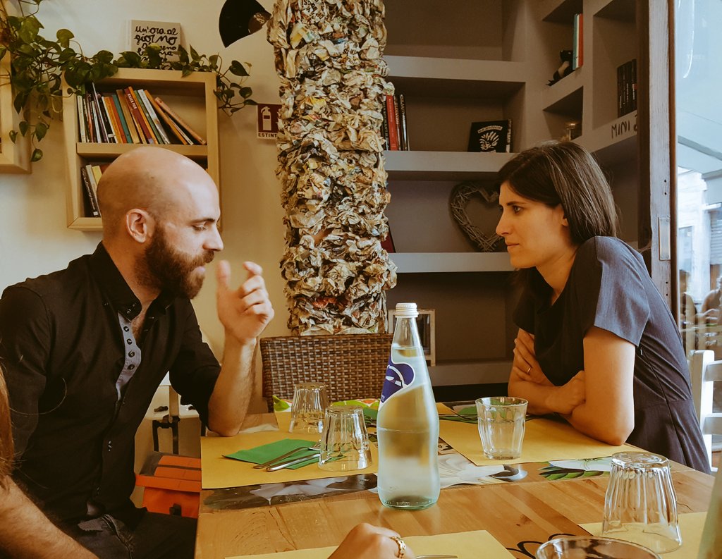 c_appendino's tweet photo. Non è stata una birra ma un buon bicchiere di vino. 
Grazie @AndreaFCecchin per l'incontro e in caso di necessità... lancia l'App-segnale 😉 https://t.co/zi6OF1hN4V