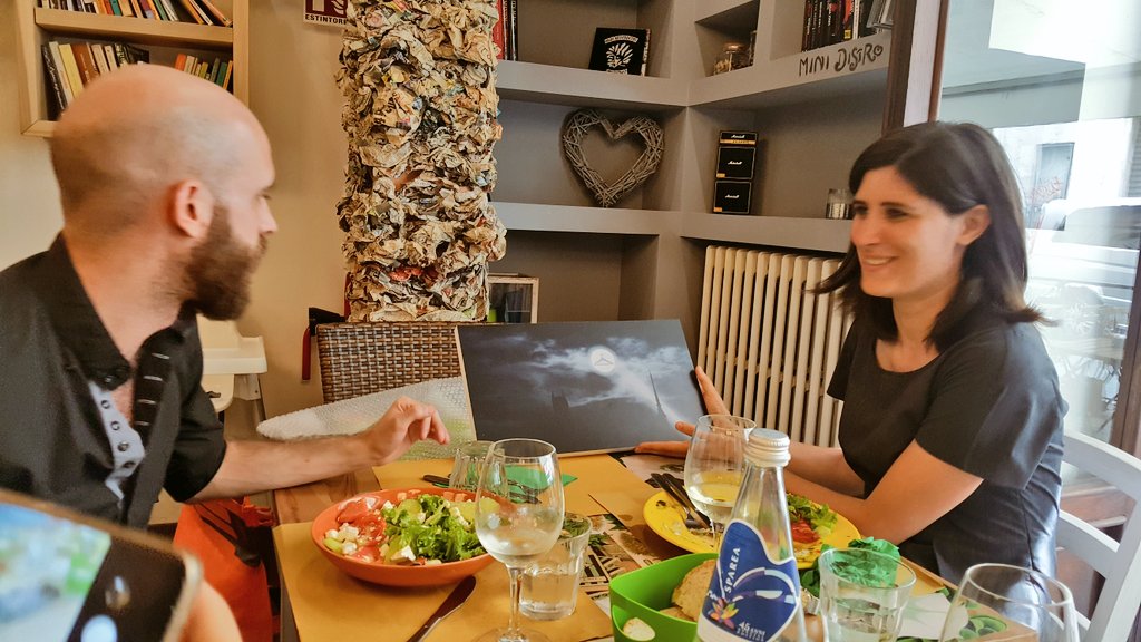 c_appendino's tweet photo. Non è stata una birra ma un buon bicchiere di vino. 
Grazie @AndreaFCecchin per l'incontro e in caso di necessità... lancia l'App-segnale 😉 https://t.co/zi6OF1hN4V