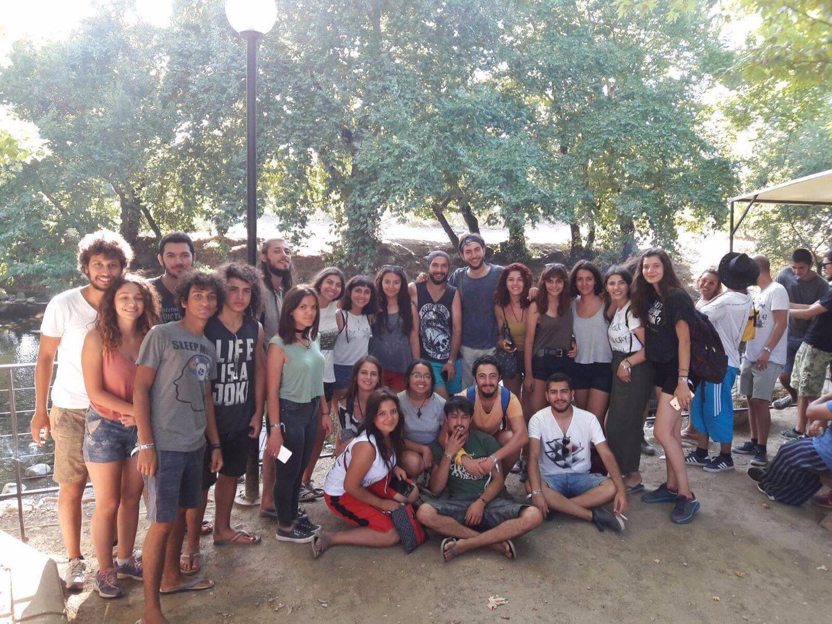 hacetteperock's tweet photo. Gönüllü ekibimizle birlikte Zeytinli Rock Festivalindeydik. #hürock #hacettepe #rock #staywithHUROCK #zrf17 https://t.co/UBf6dgFp2Y