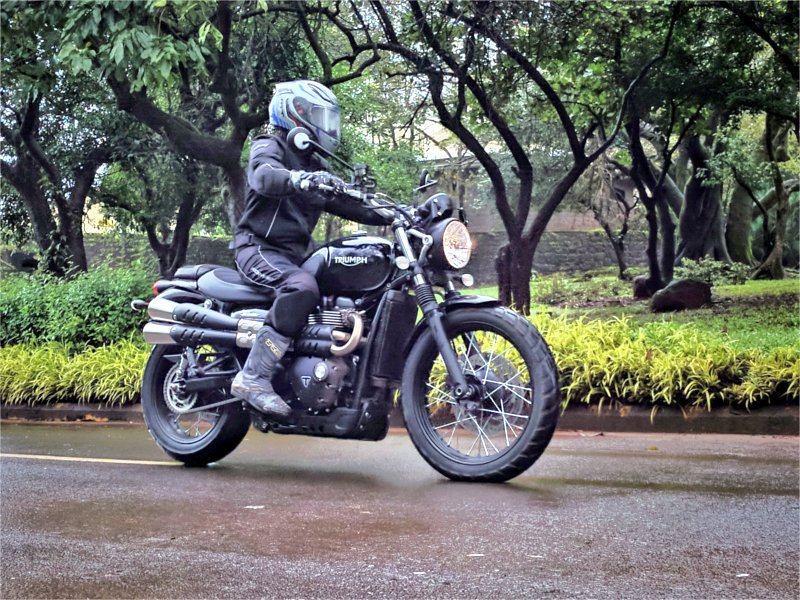Vimalsumbly's tweet photo. "The first impression was really impressive" - @TOIAuto #ForFreedomAndFun #StreetScrambler https://t.co/VvqQq2Fz5N