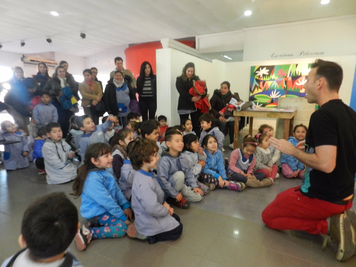 Pilar_Cultura's tweet photo. #Ahora Gonzalo Álvarez realiza junto a chicos de nivel inicial talleres de arte y ecología en el marco de #ProyectoBio https://t.co/UHa7Uap1Fe