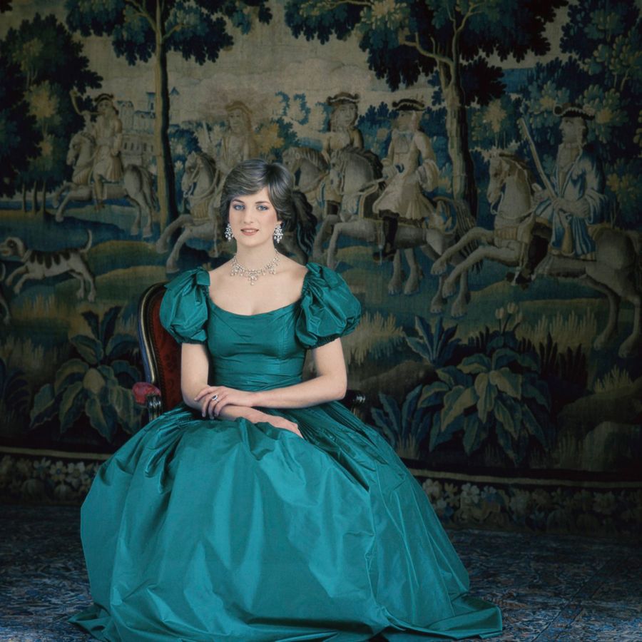 BritishVogue's tweet photo. From the Vogue archive: former deputy editor Anna Harvey talks about her friendship with Diana, Princess of Wales https://t.co/4uA2X38pDW https://t.co/NTcl5qCesQ