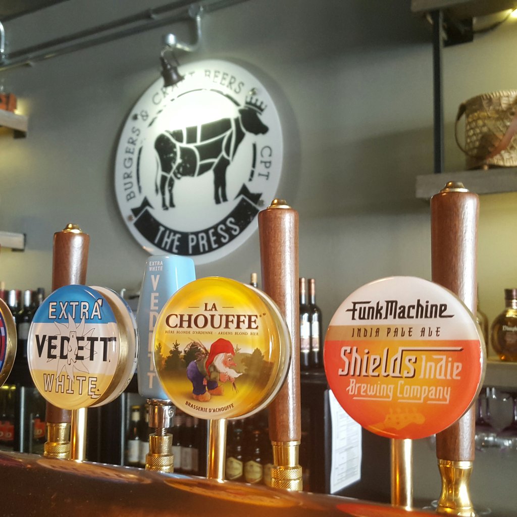 Attention people of Sea Point!
The #FunkMachine is hanging out with some Belgian friends <a href="/thepresscpt/">ThePressCpt</a>
#MeatAndMalt