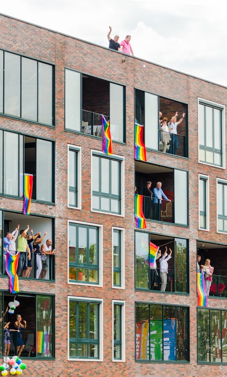 sumit4allphotos's tweet photo. A canal house gives you the best view of the #PrideParade in #Amsterdam
#lgbtpride #loveislove #ParallelCities #gaypride #loveislove https://t.co/Pq6jc9xAKz