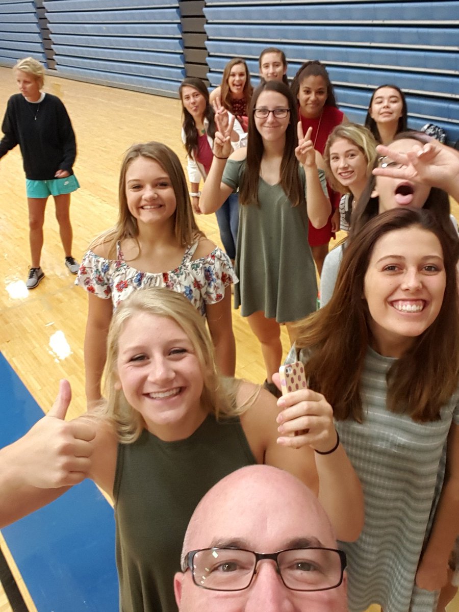 ddavis6602's tweet photo. It is finally GAMEDAY for volleyball!  Whos ready? https://t.co/xEJwWh7ryQ