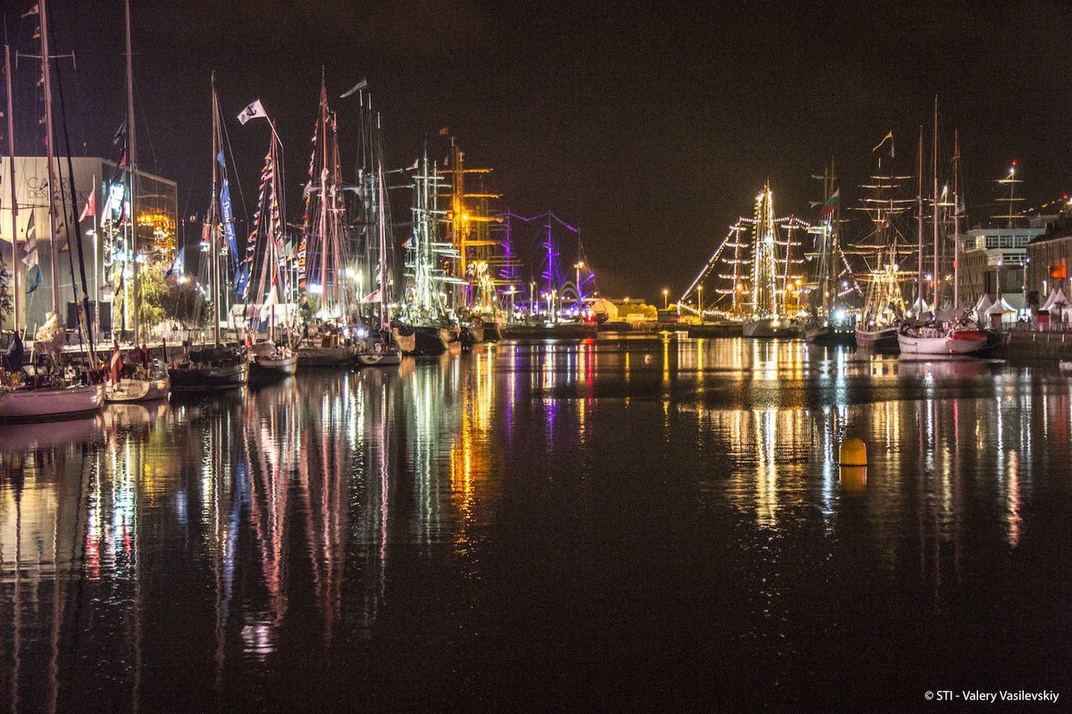TallShipsRaces's tweet photo. RDV2017 Le Havre.  It's as magical at night as it is in the day.... come and see.  #RDV2017 #adventure #RDVLeHavre #Canada150 https://t.co/NB72XussyS