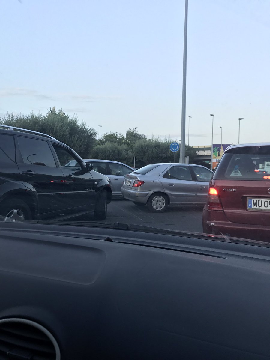 MaycaF's tweet photo. @MurciaPolicia Gran atasco en la entrada a Murcia. AYUDA 😱 https://t.co/oXLLM8NifM