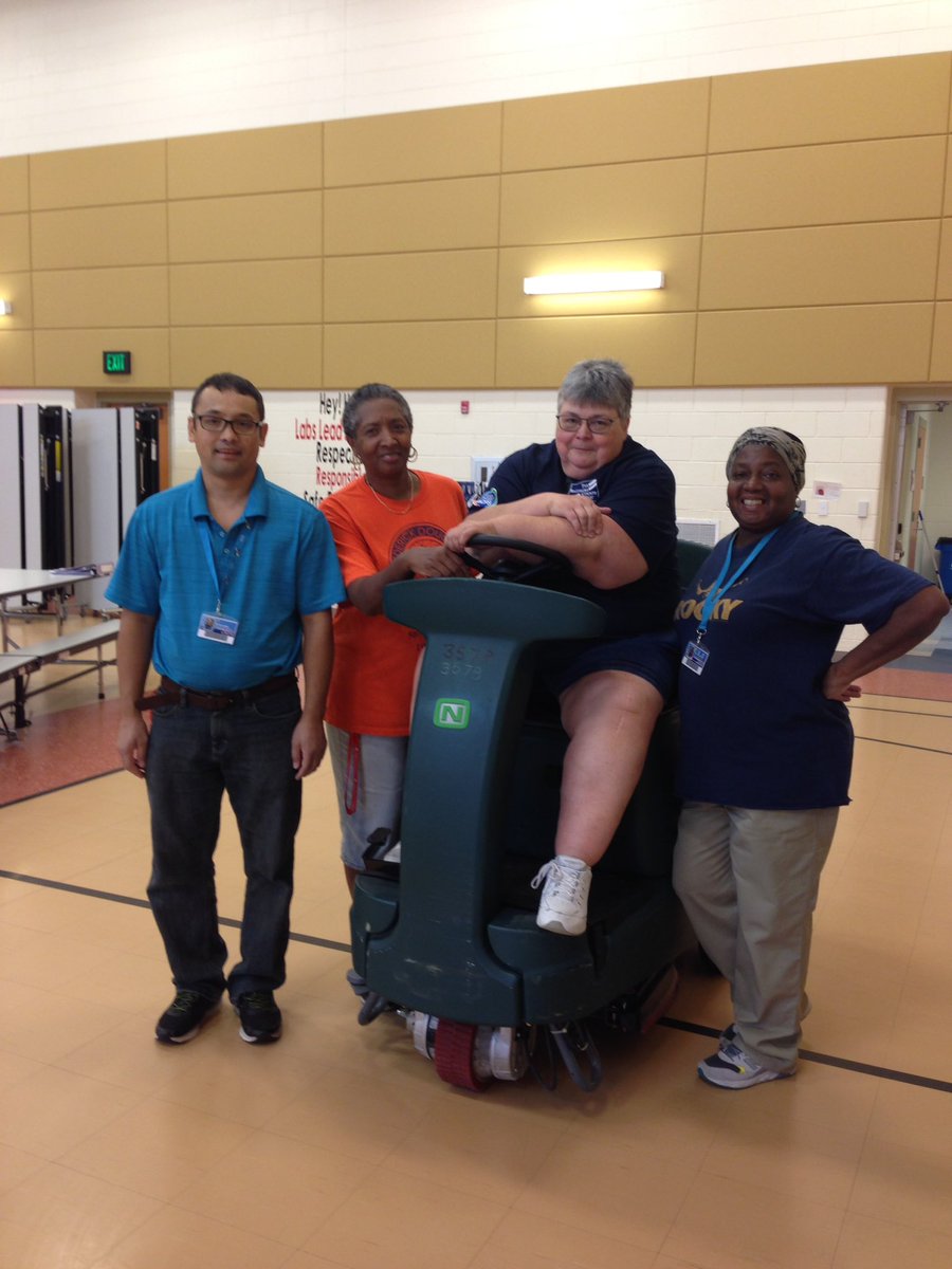 The dream team making Mays sparkle for Take a Peek! #LabsYear4 #maysmakes <a href="/Team_MCES/">Mays Chapel ES</a>