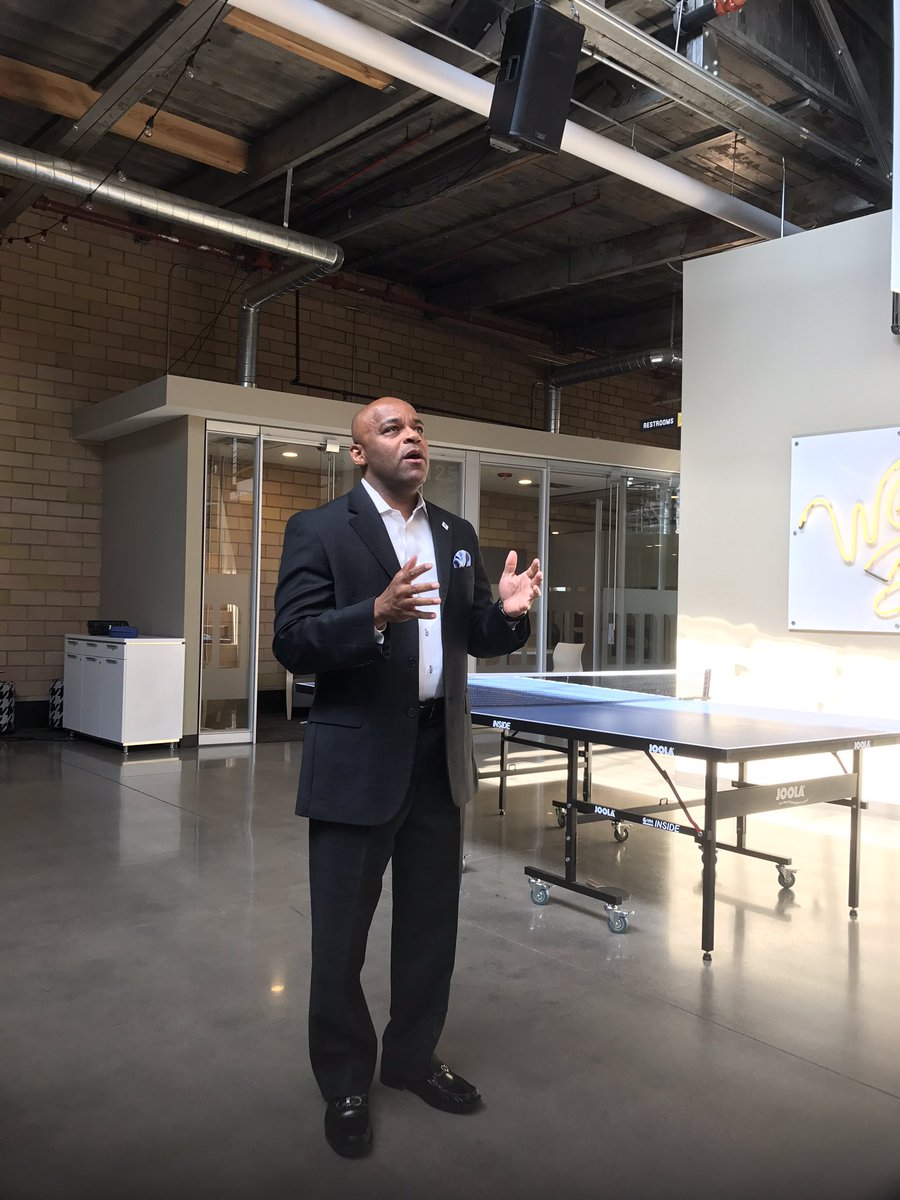 SteveBenjaminSC's tweet photo. Visited #IndustryDenver with @SmartGrowthUSA &amp; @knightfdn today.Thanks @MayorHancock for supporting #entrepreneurship ! #AmazingPlaceForum https://t.co/TVMiYXq8dt