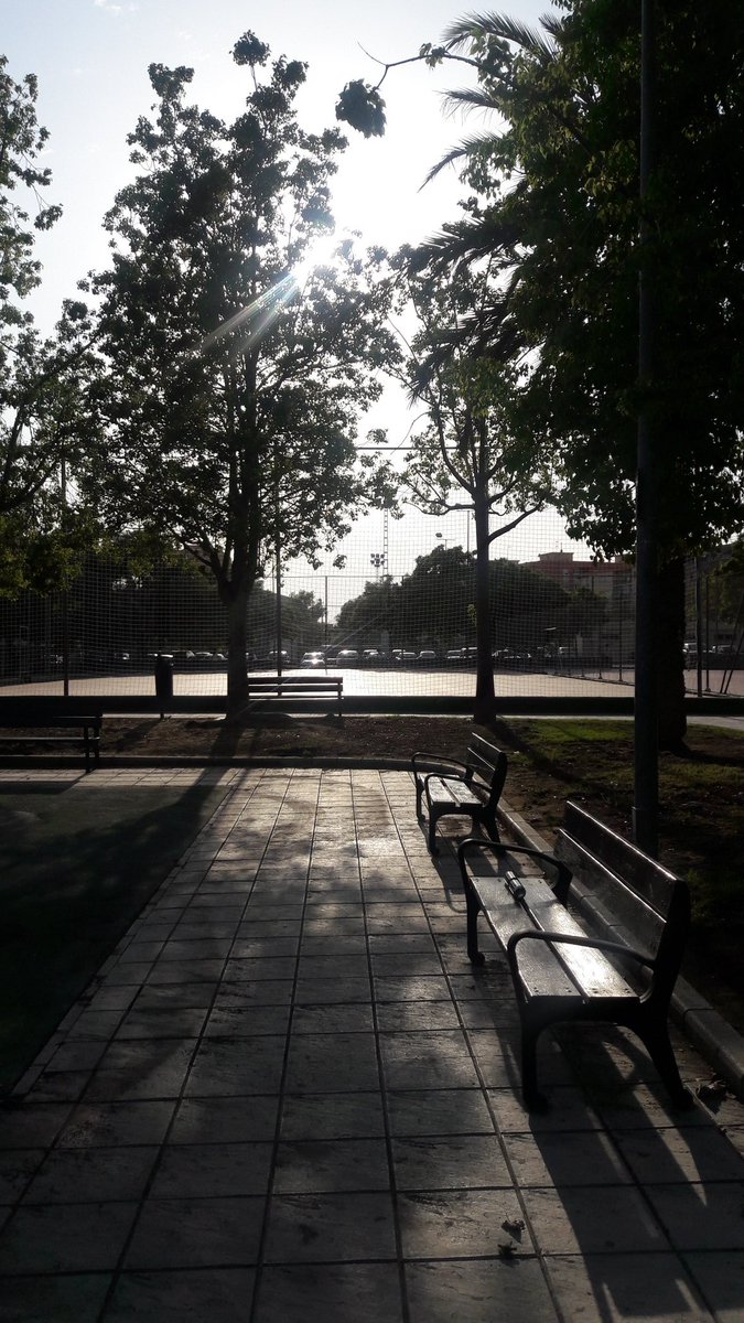 wookieeeee's tweet photo. @CsAlicante_C @YanethGiraldoJ @informacion_es @MariolaSabuco @evimas @ginerpiquer @sergioelmundo @alicanteplaza @fernandollopis @miquelg_benissa @Cs_Alicante @alicanteayto Hola, protesté por el estado de las pistas de fútbol de Babel en Diciembre'16 y en primavera. Las pistas siguen sin porterias. https://t.co/Gp4Za2jMkP