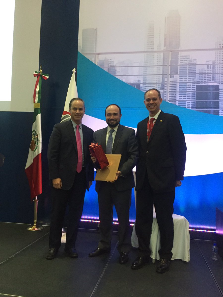 imef_gdl's tweet photo. Muchas gracias Alejandro Padilla por tu participación en nuestro Foro Empresarial! @Banorte_mx #InvertirEnMexico #Finanzas #ForoImefGdl https://t.co/kiOkLH0Xsc
