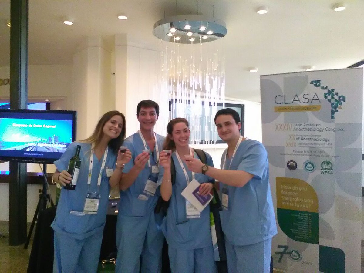 CLASA2017UY's tweet photo. #CLASA2017 presente en el 44 Congreso Argentino de Anestesia.
En la foto: grupo de Residentes Argentinos visitando nuestro Stand. https://t.co/iBCM45ctWe