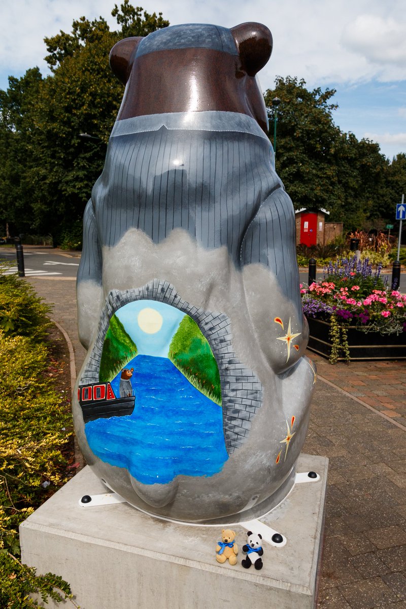 costa_stephie's tweet photo. The Gas Street Bearsin - the front is nice, but the bear on the narrowboat on the back 💕💕 @TheGasStBearsin By Megan H Evans🐼🐻 @TheBigSleuth https://t.co/fggGxZnV00