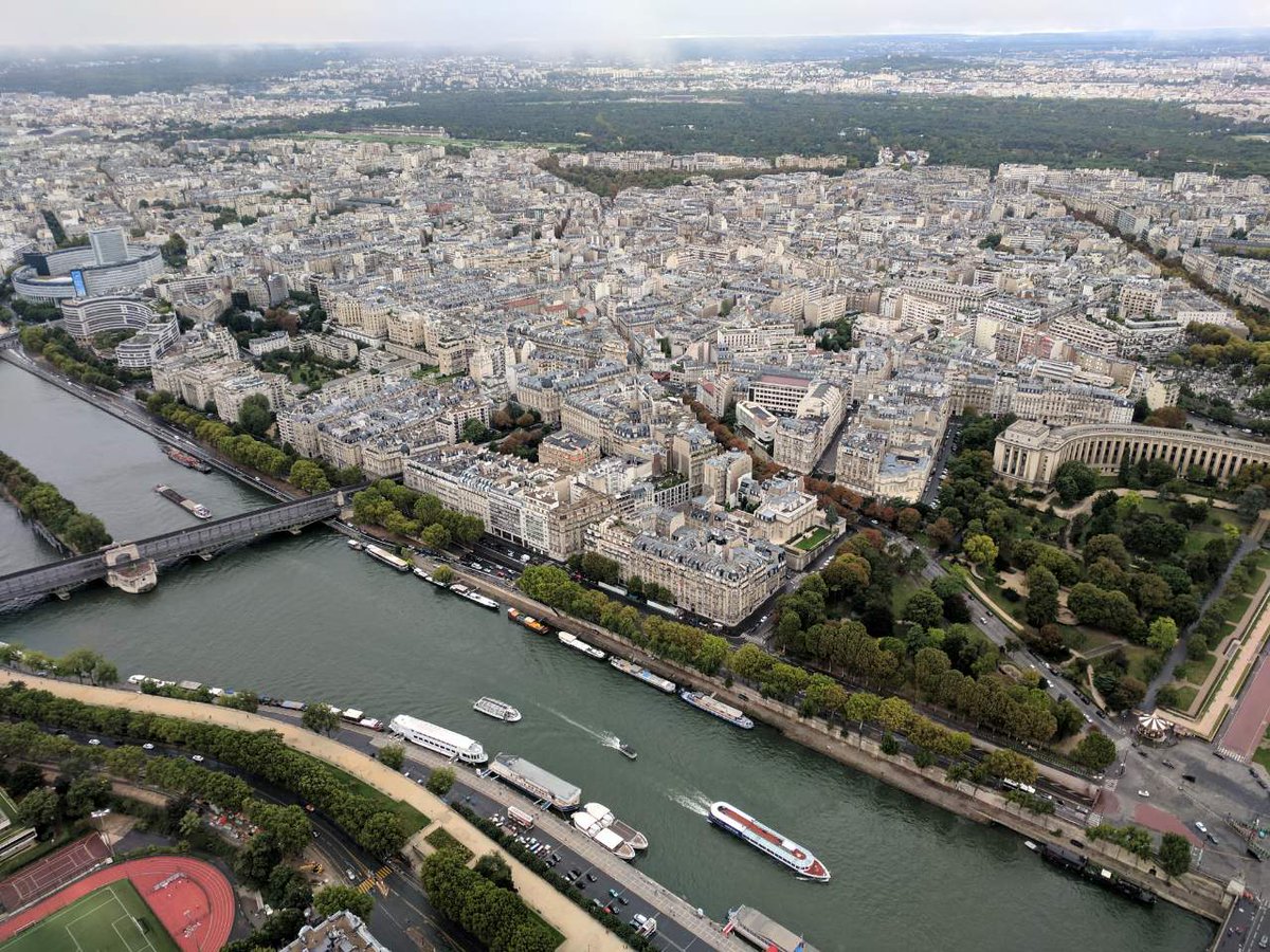 spaceshuttle06's tweet image. Amazing View from top of #eiffeltower. Transfered client from #cdg to #paris. Visiting Paris? Never miss the chance. parisspaceshuttle.com