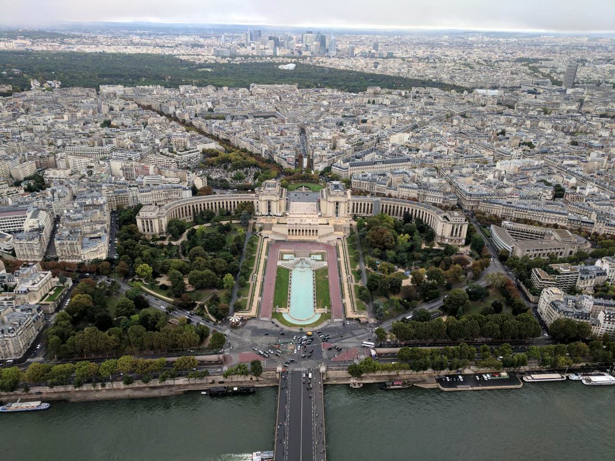 spaceshuttle06's tweet image. Amazing View from top of #eiffeltower. Transfered client from #cdg to #paris. Visiting Paris? Never miss the chance. parisspaceshuttle.com