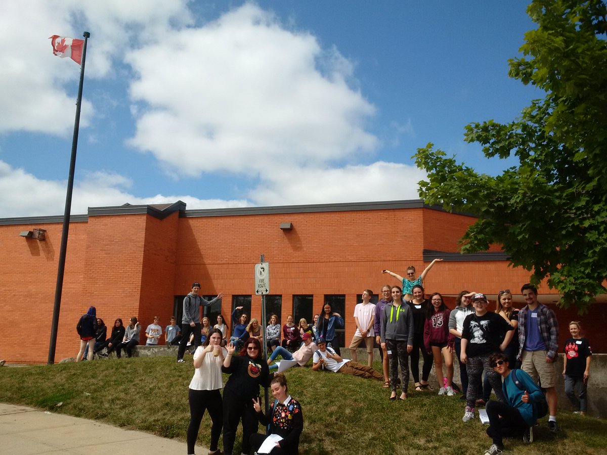 actondistrict's tweet photo. Our Bearcat Crew watched the #snowbirds #flybyhh @_HaltonHills #canada150 https://t.co/fIfaaZVwzU