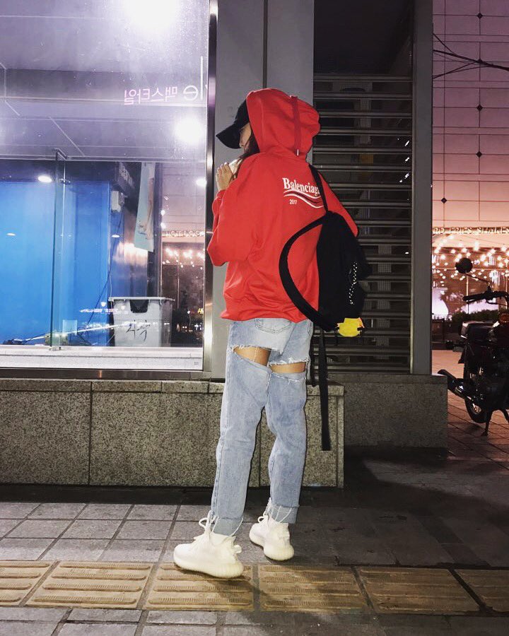 sansankrung's tweet photo. #RED https://t.co/KDfbsQ8iqr