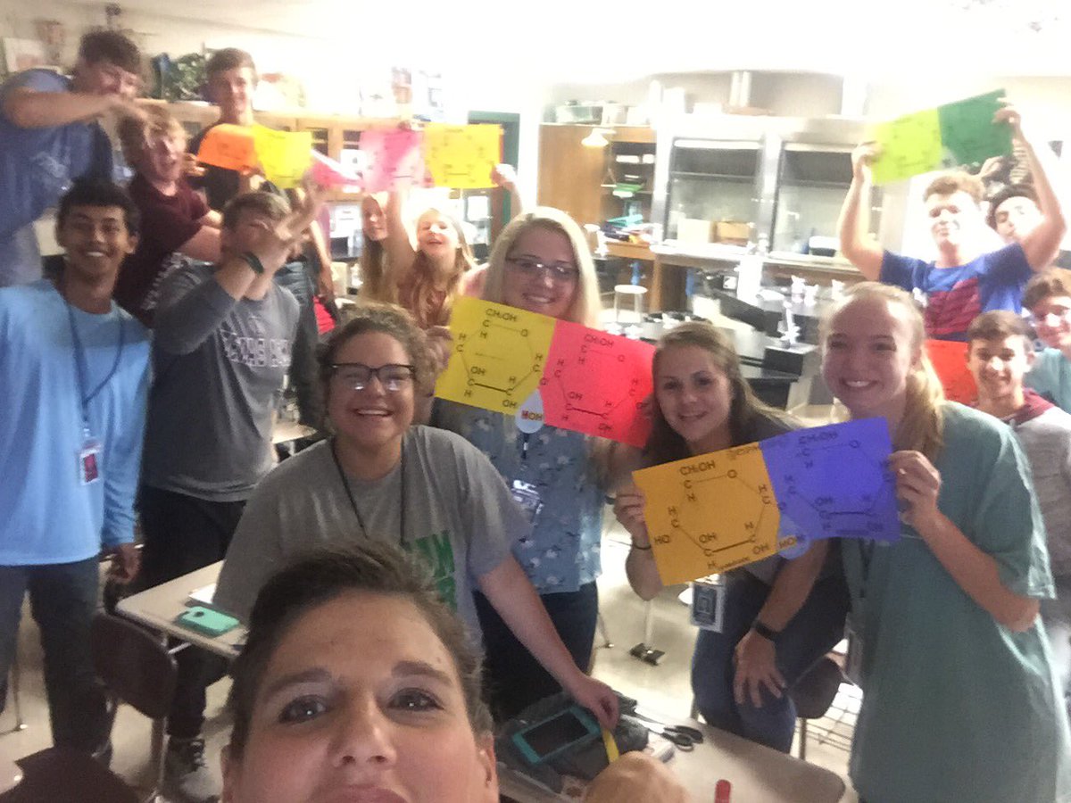 MrsEschete's tweet photo. AP Bio building some carbs....#dehydrationsynthesis #makebiogreatagain https://t.co/eITN3JF5Bi