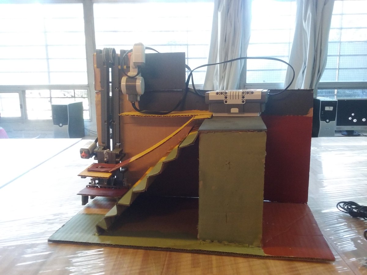 benitezmig's tweet photo. #LabTeD #Liceo19 preparándose para exposición de #Robotica en FING por SUMO 2017 Proyecto "Liceo 19 accesible" del 5-8/9 profe Pastorino https://t.co/6W4IhgwPoG