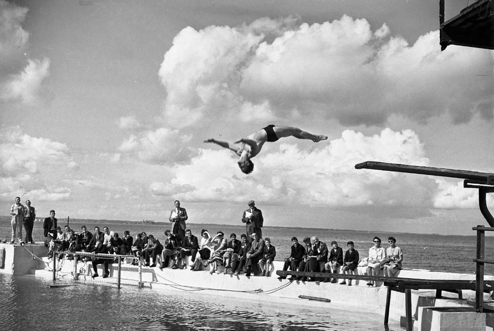 archireland's tweet photo. #WhatWeRead: @totallydublin reminisces about the now-demolished Blackrock Baths #nicegaff https://t.co/Tc2Wi6UsIi https://t.co/X6u7qbxgg4