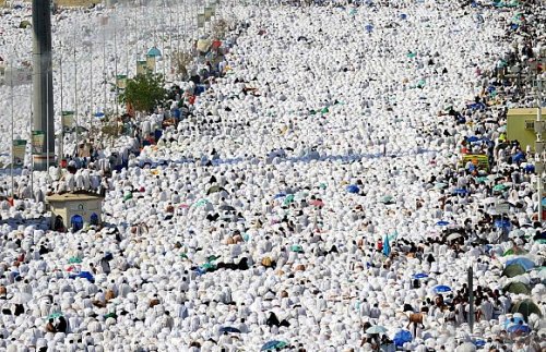 Alhamdhulillaah's tweet photo. Pilgrims gather in Mount Arafah for Hajj

No difference between race and wealth, everyone is equal https://t.co/QyOEYolSsx