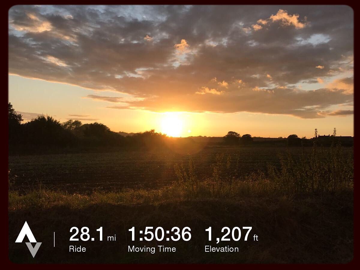 DrTepi's tweet photo. 28 Miles on the @SaracenBikes #hack02 last night and 8.5 on the @CalibreBikes #bossnut today! No wonder I'm 💩ed #UKCycleChat @UKCycleChat https://t.co/q2hytUNtur