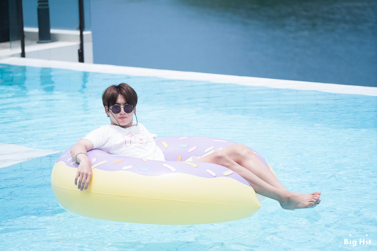 Irina_Jeon's tweet photo. #HappyJungkookDay  С днем рожденья похититель сердец нун!!! ЧукаЭ!!! Я тебя ЛЮБЛЮ 💋💋💋❤️❤️❤️ https://t.co/LZf7FzIFsf