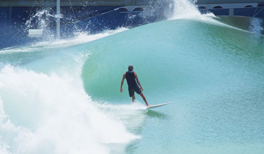 Surfer's tweet photo. Kelly's wave, now going left. Watch the inaugural test run from Gerry Lopez, here: https://t.co/1T1iFlvCa0 https://t.co/NnXIvoGGH5