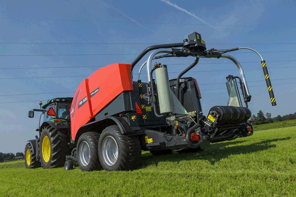 KUHN_UK's tweet photo. FBP 3135 Balepack NOW available with film binding ! #BeStrongBeKUHN #KUHN #BalerWrapper #Baling #Wrapping https://t.co/PhgnwW00So https://t.co/dnWRQClYbS