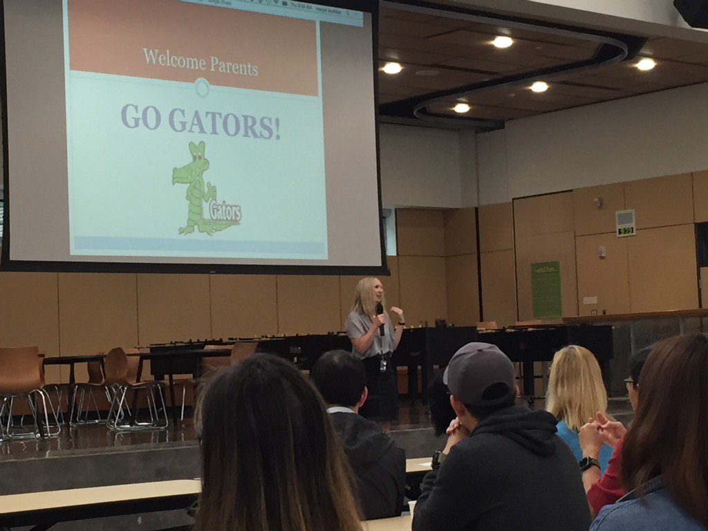 mercerislandsd's tweet photo. Great turnout for @Islander_gators PTSA welcome coffee! #MIFirstDay2017 https://t.co/TpE0f3wAhI