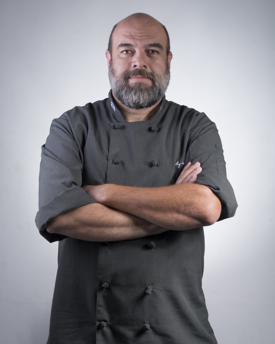 Soy el juez Vittorio y les invito a que no se pierdan el inicio de #TopChefSV, tercera temporada, este domingo por Canal 4 desde las 7PM.
