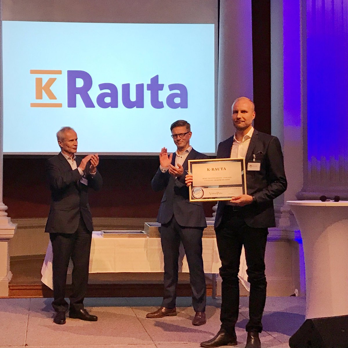 KRautaSuomi's tweet photo. Kiitos luottamuksesta! K-Rauta palkittiin alkuvuonna taas Suomen luotetuimpana rautakauppana. Nyt saatiin palkinto! https://t.co/Yk8AYrAtge https://t.co/ZxARvQzbi5