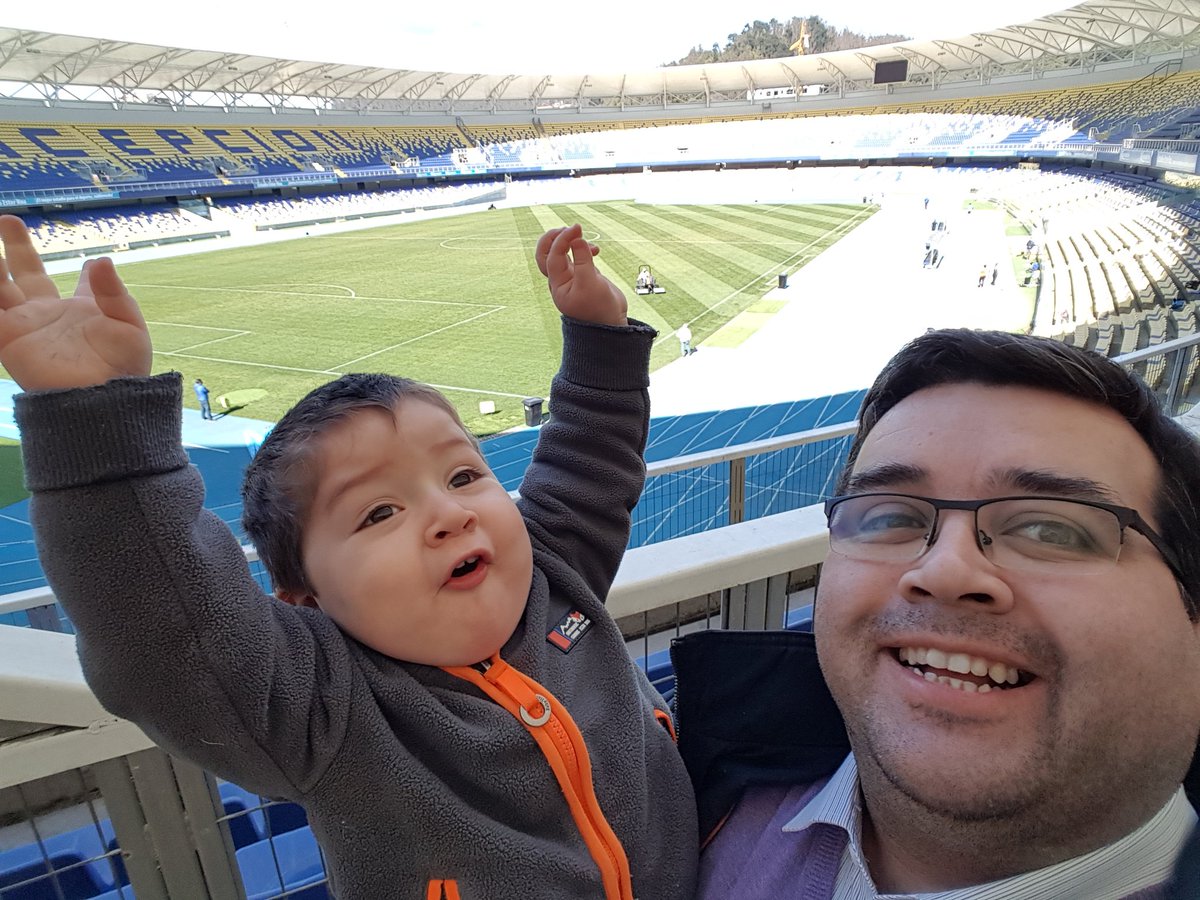 leofabian78's tweet photo. @adnradiochile #LaRojaenADN  

Comenzando a vivir la pasión del futbol con mi pequeño Lucas https://t.co/9ayREp3ZYP