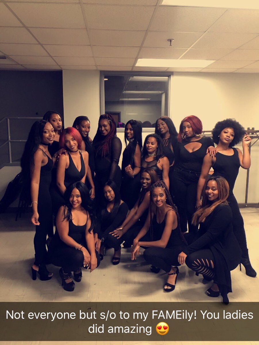_curlfullygoldn's tweet photo. Gotta love those ladies of FAME!
#WePump ๐ ๐๐ https://t.co/G3dCS2wfKK