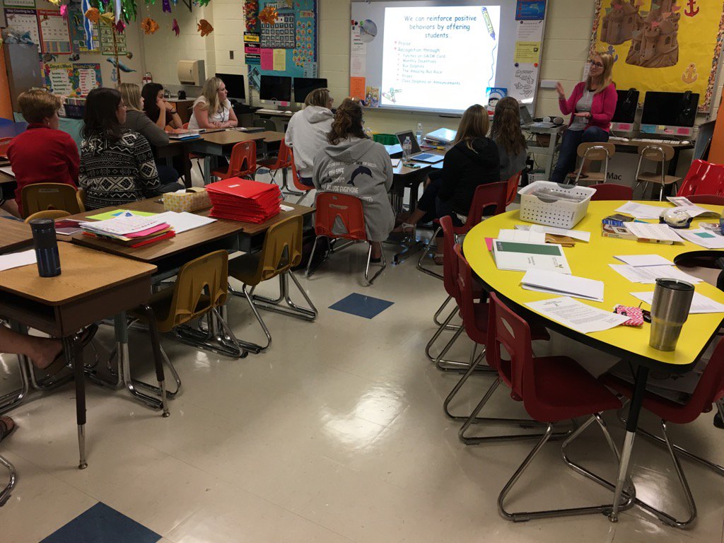rogerbanko's tweet photo. DES PBIS coach Amy Bauman discusses reinforcing positive student behaviors with our newest Dolphin Trainers. https://t.co/iv9KpShsa7